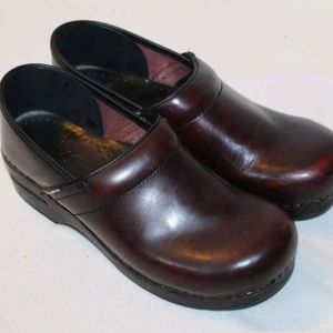 Dansko Pro 40 Narrow clogs